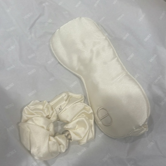 New in box absolutely stunning 4 piece Dior travel set⭐️VIP exclusive 💯 auth - Picture 10 of 12